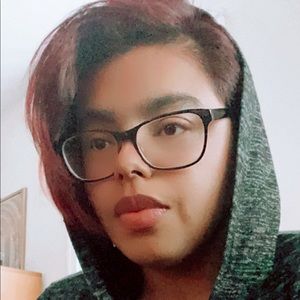 Meet your Posher, Yaneth